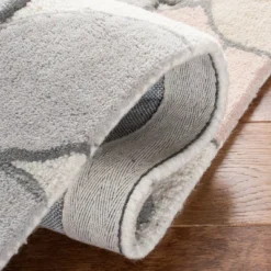 Safavieh Kids SFK923 Hand Tufted Area Rug - Safavieh -Child Home Decoration Store GUEST f9949d6c b9e3 4f95 a0da 960a1d4efa38